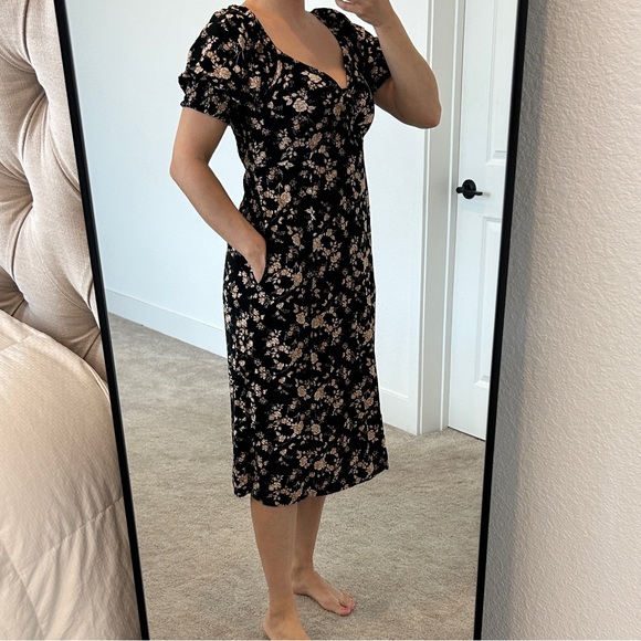 Mimi Chica Dresses & Skirts - Mimi chica Festival Black Floral Midi Dress with Puff Sleeves pockets boho Chic